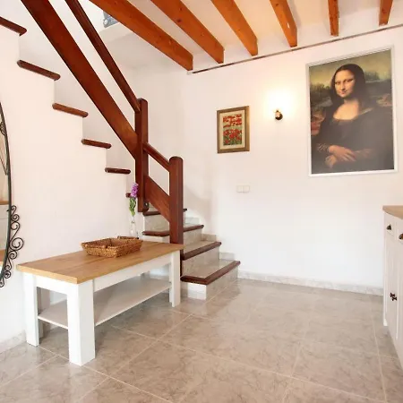 Vakantiehuis 5-bedroom To Enjoy With The Family By Renthousing