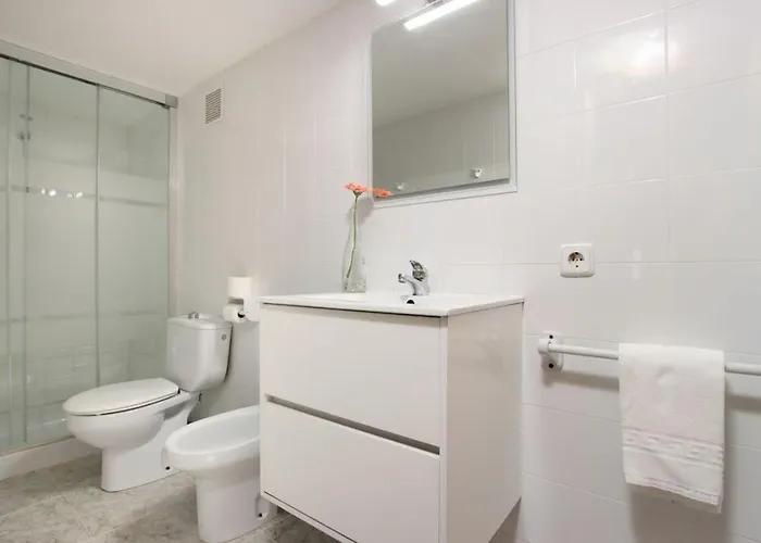 Vakantiehuis 5-bedroom To Enjoy With The Family By Renthousing